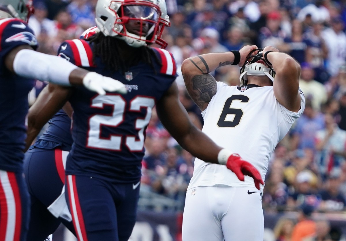 New Orleans Saints place kicker Aldrick Rosas (6)